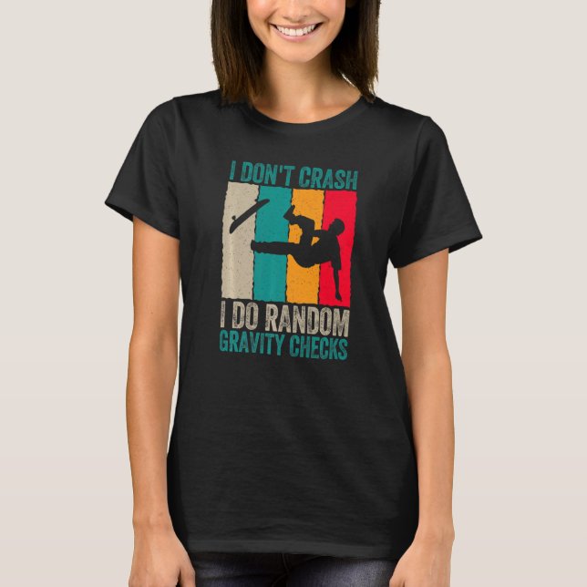 I Don't Crash Do Random Gravity Checks Skateboard  T Shirt (Framsida)