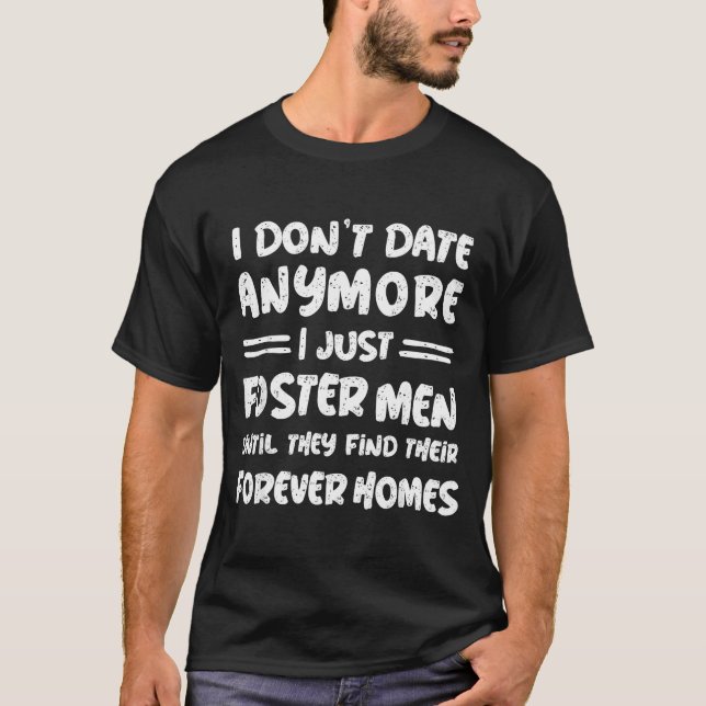I Don't Date Anymore I Just Foster Men Funny  T Shirt (Framsida)