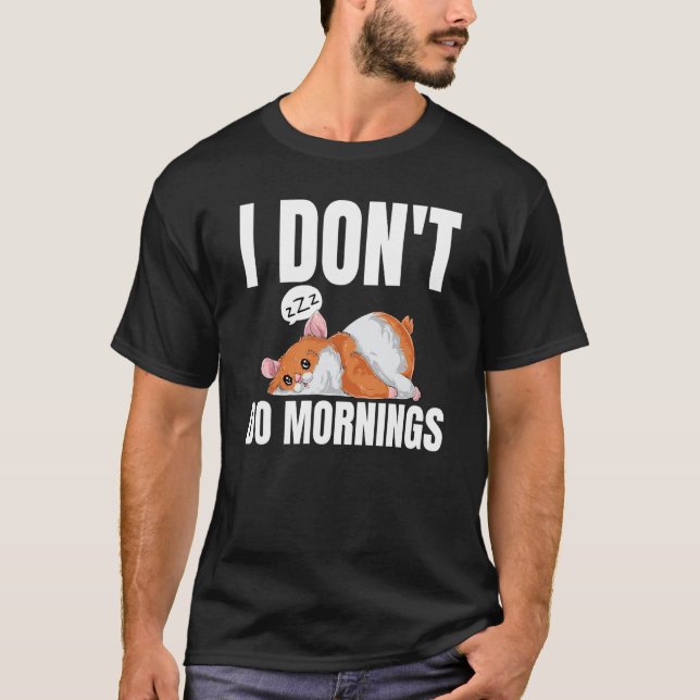I Don't Do Mornings Saying Lazy Sleeping Hamster T Shirt (Framsida)