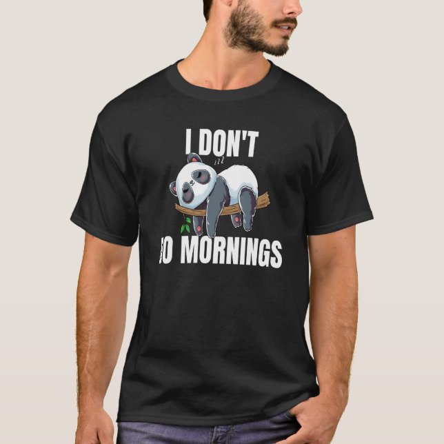I Don't Do Mornings Saying Lazy Sleeping Panda T Shirt (Framsida)