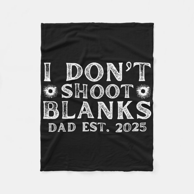 I Dont Shoot Blanks Dad Est 2025 Gender Reveal Fun Fleecefilt (Framsidan)