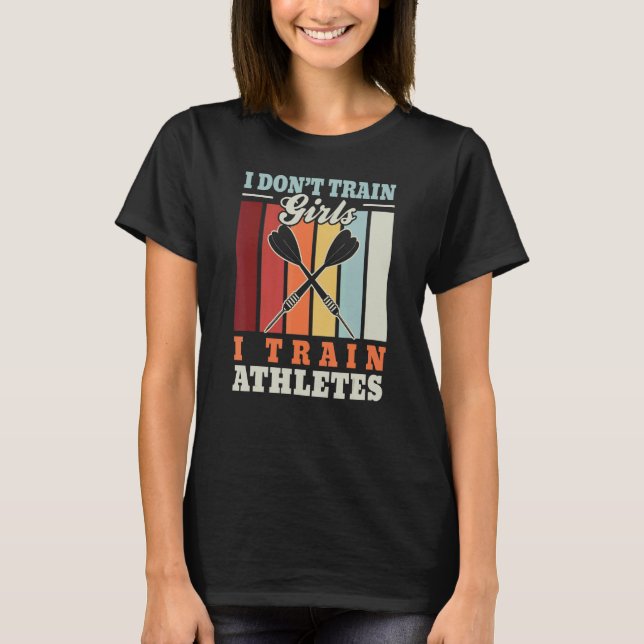 I don't train girls I train athletes  dart trainer T Shirt (Framsida)