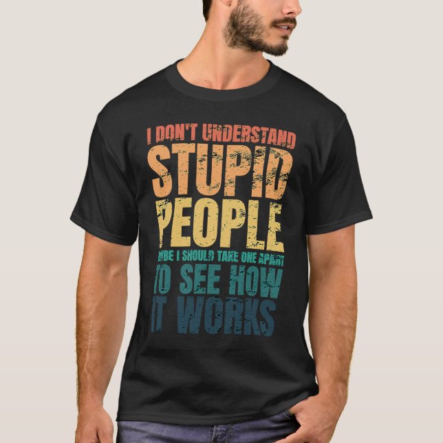 I Don't Understand Stupid People Funny Saying Retr T Shirt (Framsida)