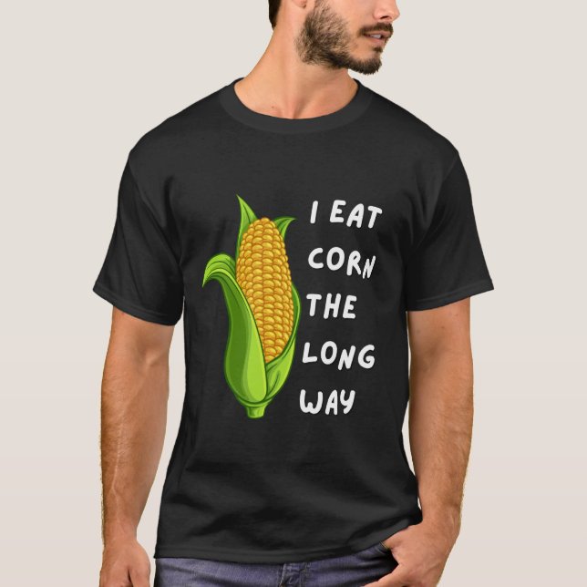 I Eat Corn The Long Way Funny Inappropriate Tee (Framsida)