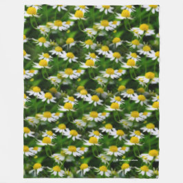 I en Dreamy Fält i Chamomile Fleecefilt