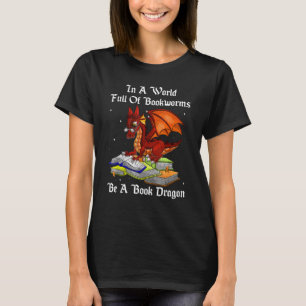 I en Fullt av bokmaskar blir en drakläsning i Bok T Shirt