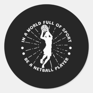 I en Fullt av idrottens värld är det en Netball Pl Runt Klistermärke