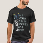 I en Fullt av mörker blir Lycklig Hanu lätt T Shirt<br><div class="desc">I en Fullt av mörker,  var en lätt Lycklig Hanukah</div>