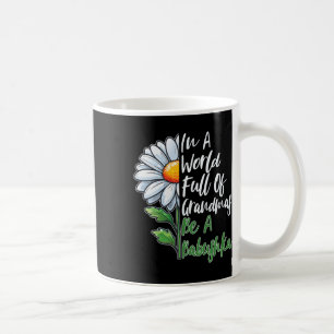 I en Fullt av mormor är en bybushka rysk Kaffemugg