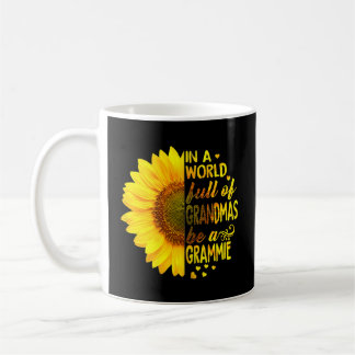 I en Fullt av mormor är Grammie Kaffemugg