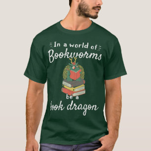 I en värld av bokmaskar är en Bok-drakfilig bo T Shirt