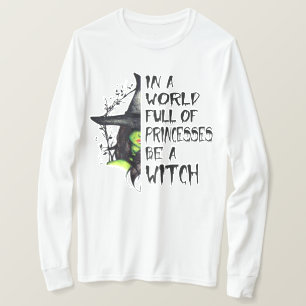 I en värld av fullt är en häxa t shirt
