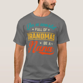 I en värld av mormor är en Fullt av Nana T Shirt