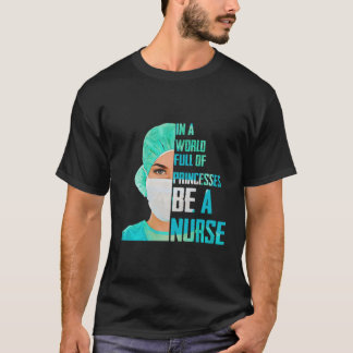 I en värld av självmord är Fullt en sjuksköterska T Shirt