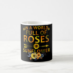 i en värld där fullt av rosor är solros kaffemugg