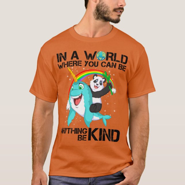 i en värld där man kan vara vad som helst. t shirt (Framsida)