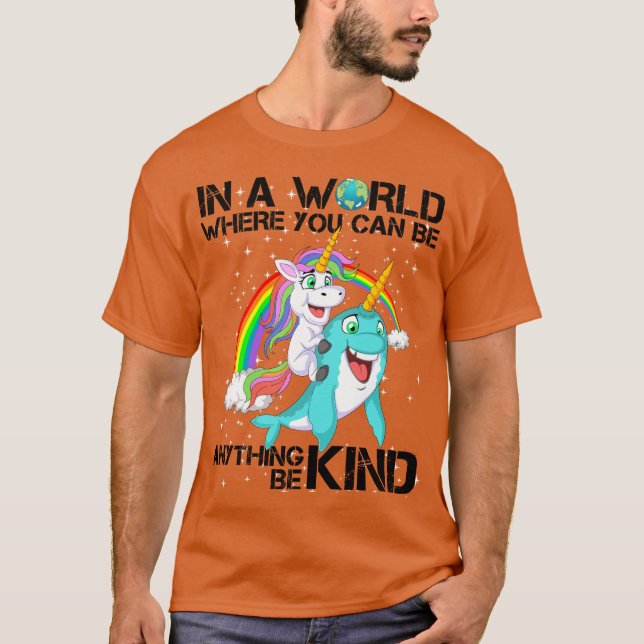 i en värld där man kan vara vad som helst. t shirt (Framsida)