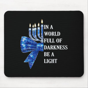 I En Värld Full Av Mörker Var En Ljus Glad Hanukka Musmatta