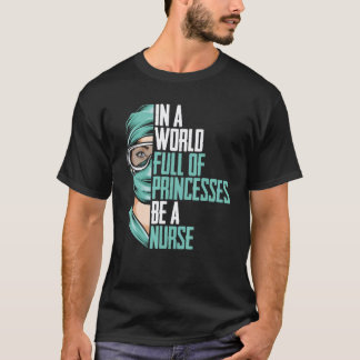 I En Värld Full Av Prinsessor Var En Sjuksköterska T Shirt