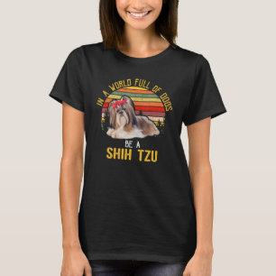 I en världsvärld i Hundar är Fullt ett Shih Tzu-Hu T Shirt