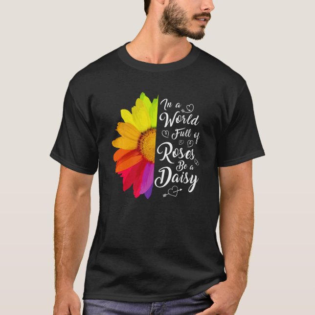 I en världsvärld i Ro är Fullt en Daisy inspireran T Shirt (Framsida)