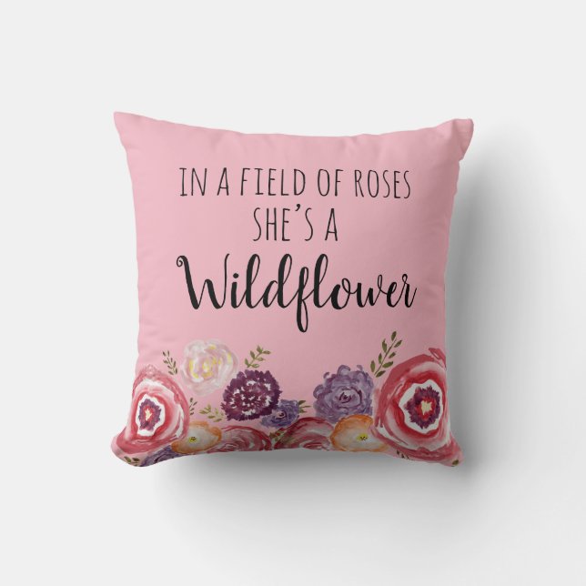 I ett Fält av Ro är hon en WildBlomfyllare Kudde (Framsida)