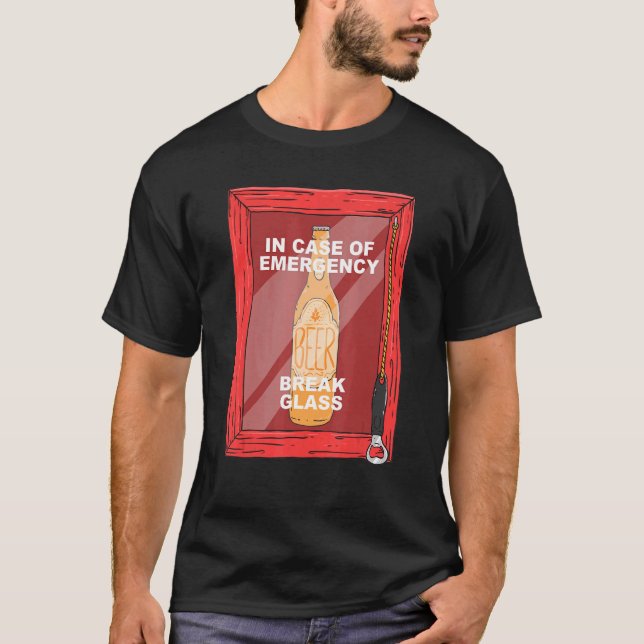 I Fodral i Akut: Bröstglas med alkohol Dri T Shirt (Framsida)