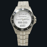 I FODRAL i AKUTET Armbandsur<br><div class="desc">I Fodral i Akutet,  ring den här personen! Underbara fickor för människor som kan bli separerade i en folkmassa eller som inte kan kommunicera sina behov snabbt,  till exempel barn,  funktionshindrade,  äldre.</div>