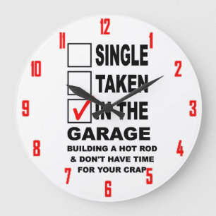 I GARAGE SOM BYGGER EN HOT ROD STOR KLOCKA