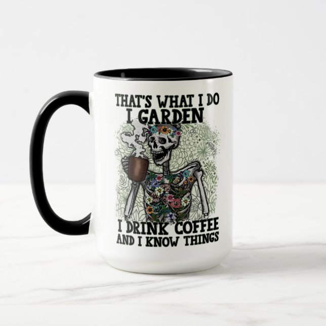 I Garden Drink Coffee Know Sak Funny Skeleton Mugg (Vänster)