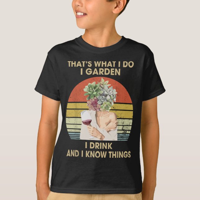 I Garden i dricker jag och jag vet att Sak är roli T Shirt (Framsida)