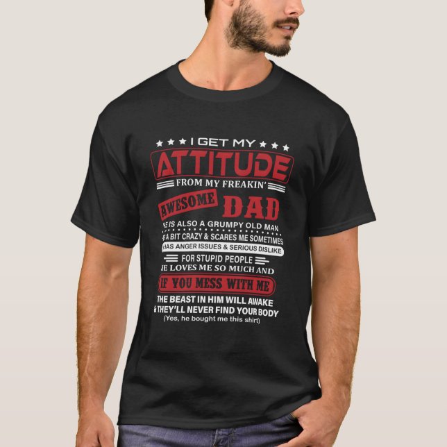 I Get My Attitude From My Freaking Awesome Dad T Shirt (Framsida)
