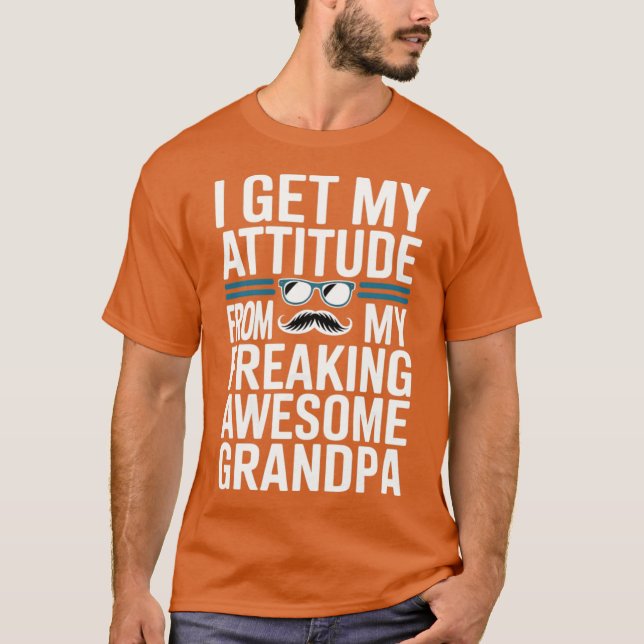 I Get My Attitude from My Freaking Awesome Grandpa T Shirt (Framsida)