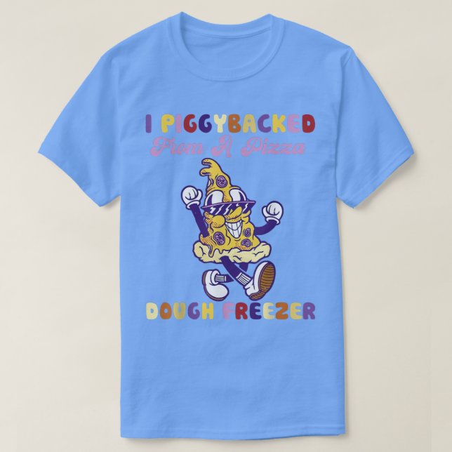 I Giggybackad från en Pizza Dough Freezer Pizza Lo T Shirt (Design framsida)