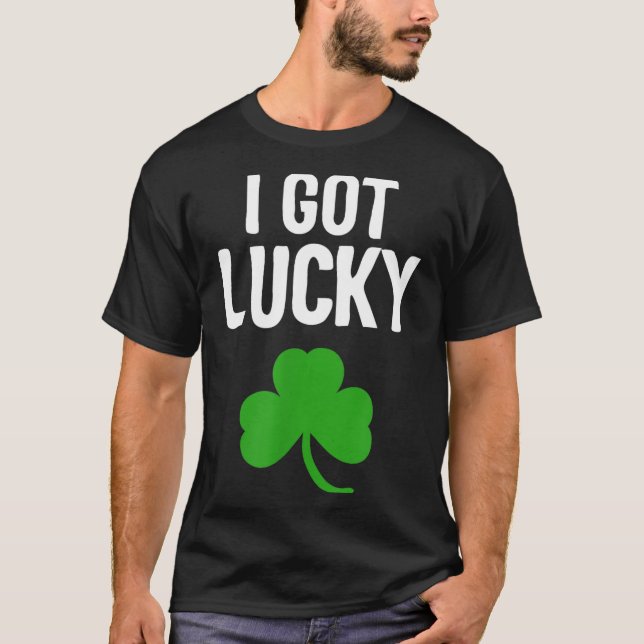 I Got Lucky Dad St Patricks Day Pregnancy Announce T Shirt (Framsida)