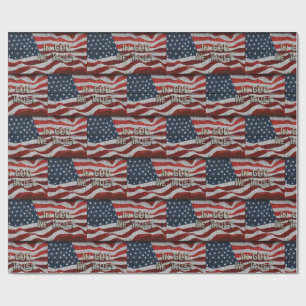 I Gud litar vi på Rustic Barn Board American Flagg Presentpapper