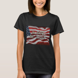 I Gud litar vi på Rustic Barn Board American Flagg T Shirt