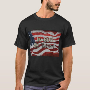 I Gud litar vi på Rustic Barn Board American Flagg T Shirt