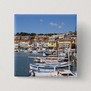 I hamnen i Cassis by. Fiske och Knapp
