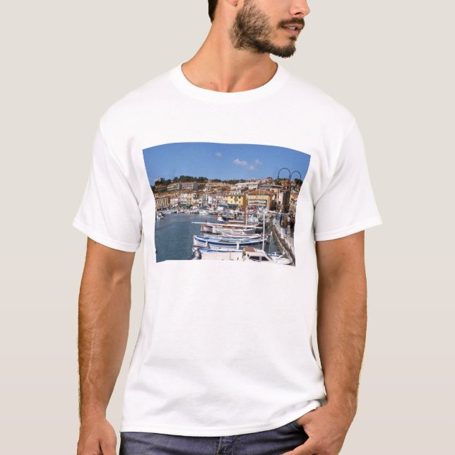 I hamnen i Cassis by. Fiske och Tee (Framsida)