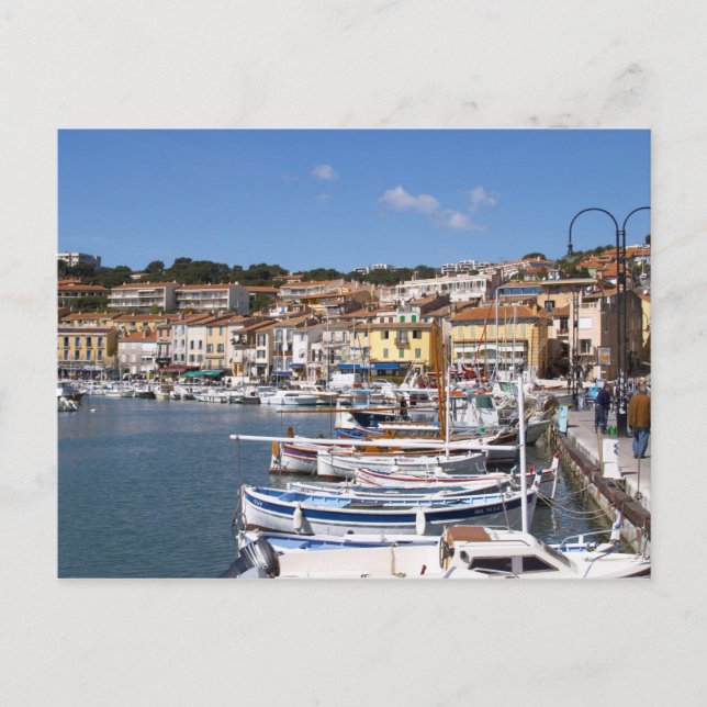 I hamnen i Cassis by. Fiske och Vykort (Framsida)