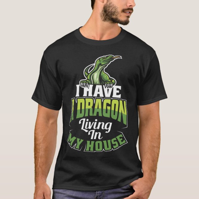 I Have A Dragon Living In My House Lizard T Shirt (Framsida)