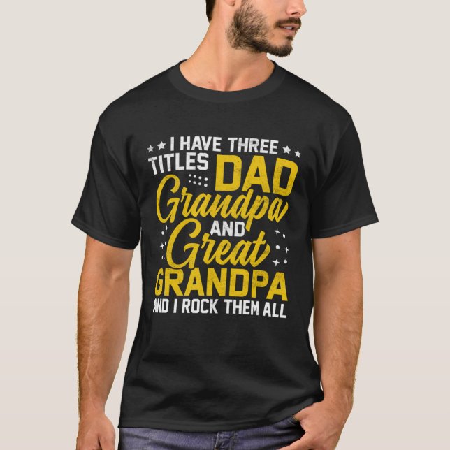 I Have Three Titles Dad And Grandpa And Great Gran T Shirt (Framsida)