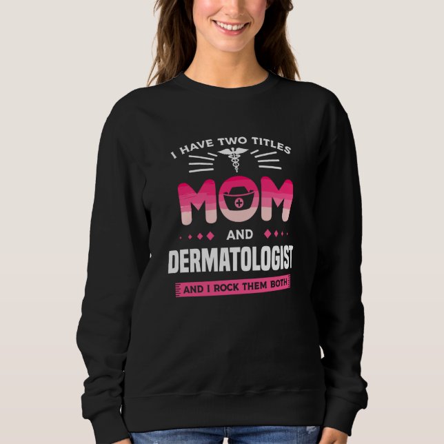 I Have Two Titles Mom And Dermatologist And I Rock T Shirt (Framsida)