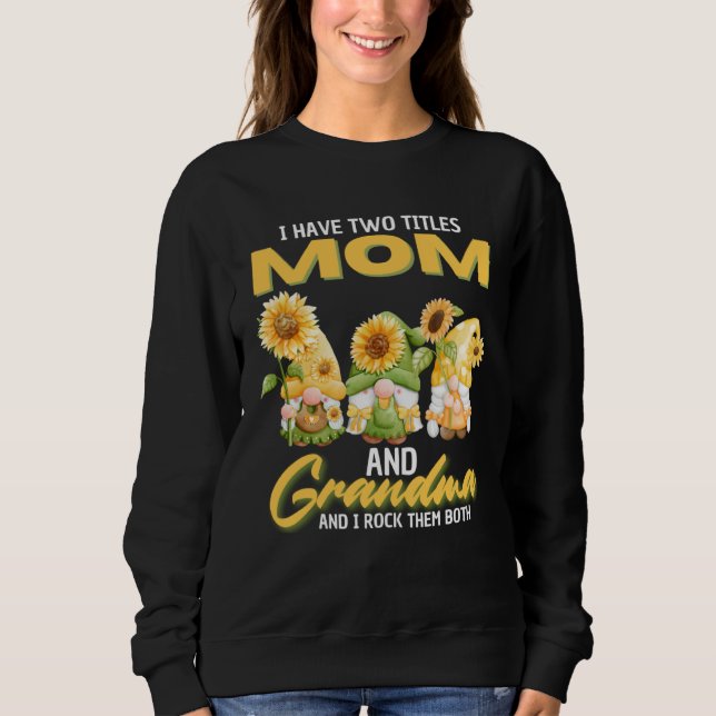 I Have Two Titles Mom And Grandma Gnome Sunflower T Shirt (Framsida)