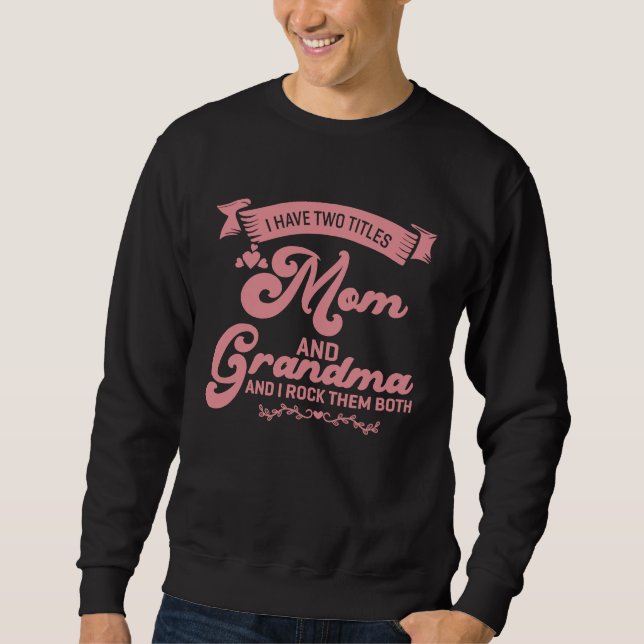 I Have Two Titles Mom Grandma And I Rock Them Moth Lång Ärmad Tröja (Framsida)