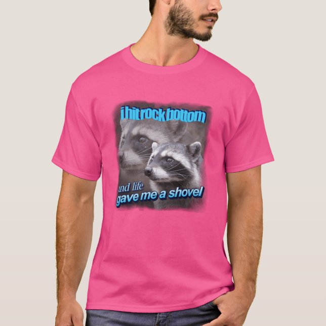 I hit rock bottom and life gave me a shovel raccoo t shirt (Framsida)