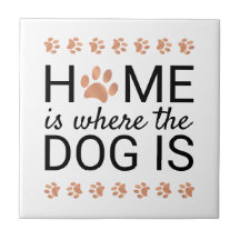 I Hund ligger guldmjölken Ro i Tass avtryck.