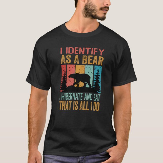 I Identify As A Bear I Hibernate And Eat That Is A T Shirt (Framsida)