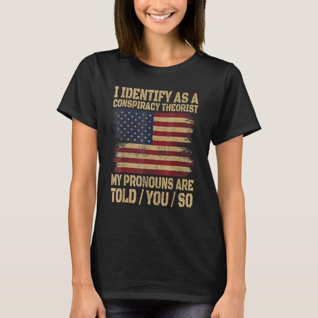 i identify as a conspiracy theorist my pronoun are t shirt (Framsida)